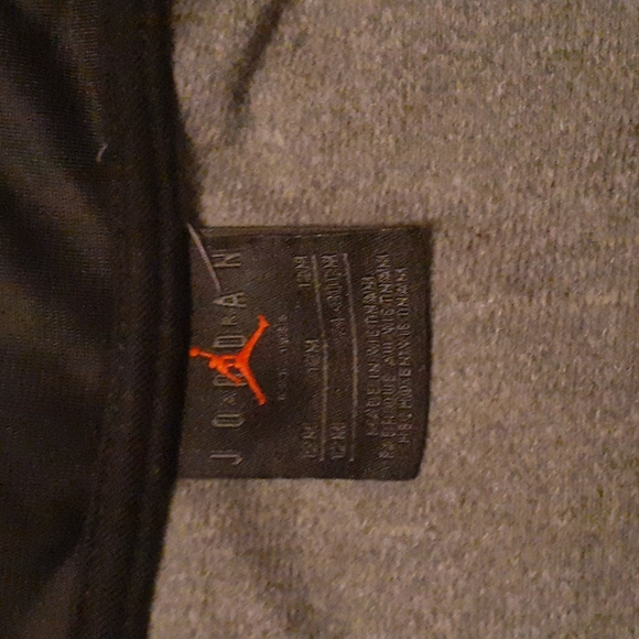 Nike Air Jordan Infant Tracksuit| 12M | Black,Grey,Red,White - Picture 10 of 10